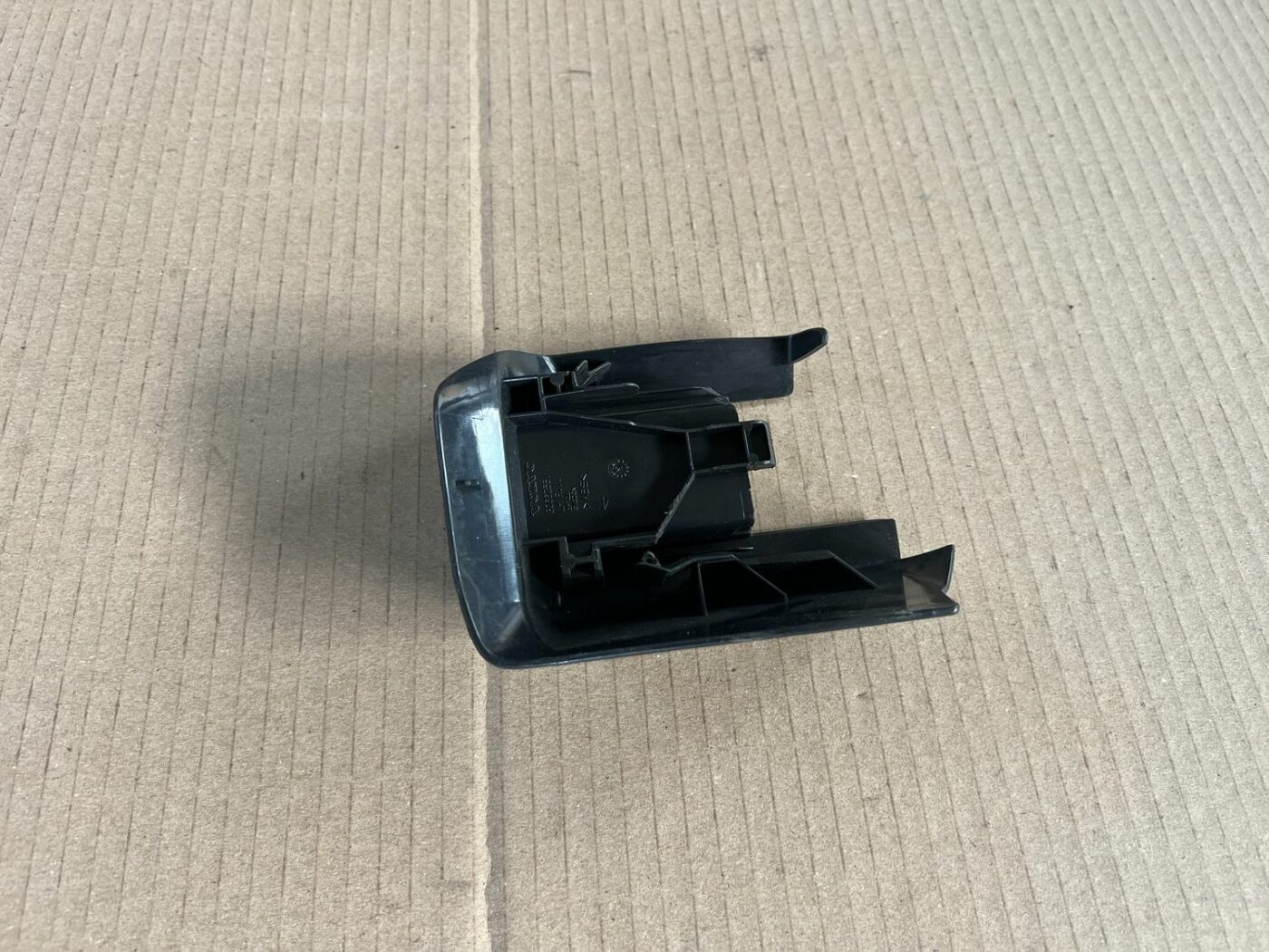 Priekšējā kreisā sēdekļa sliežu apdare priekš VOLVO S60 2007