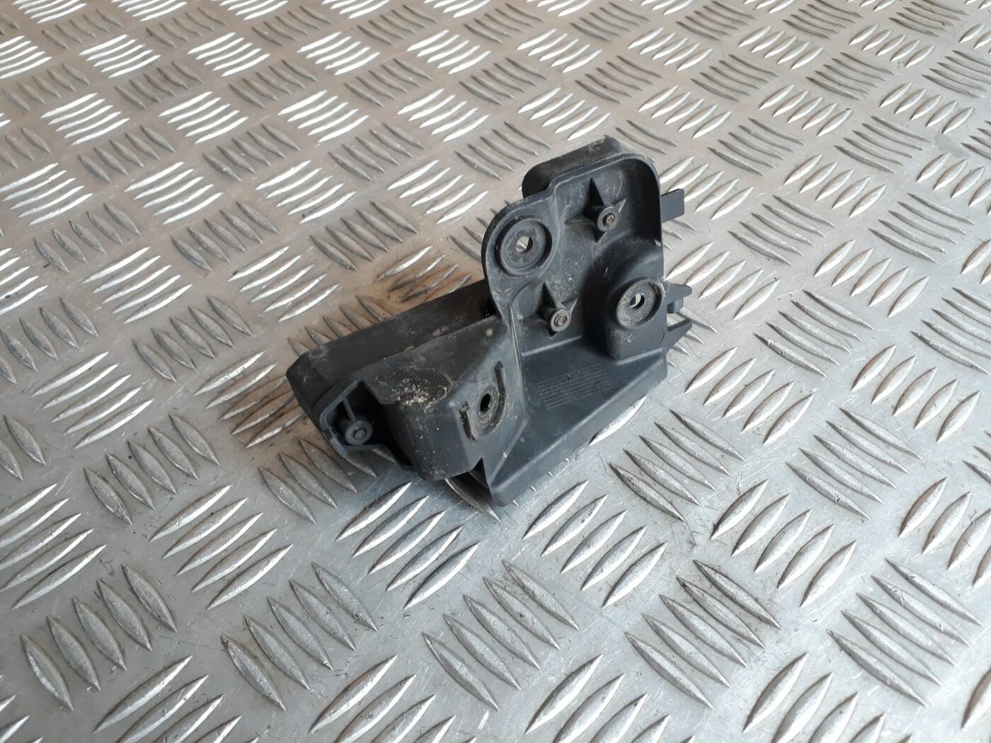 Aizmugurēja bufera kronšteins priekš AUDI A6 AVANT 2006