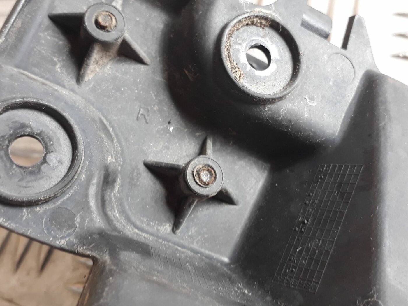 Aizmugurēja bufera kronšteins priekš AUDI A6 AVANT 2006