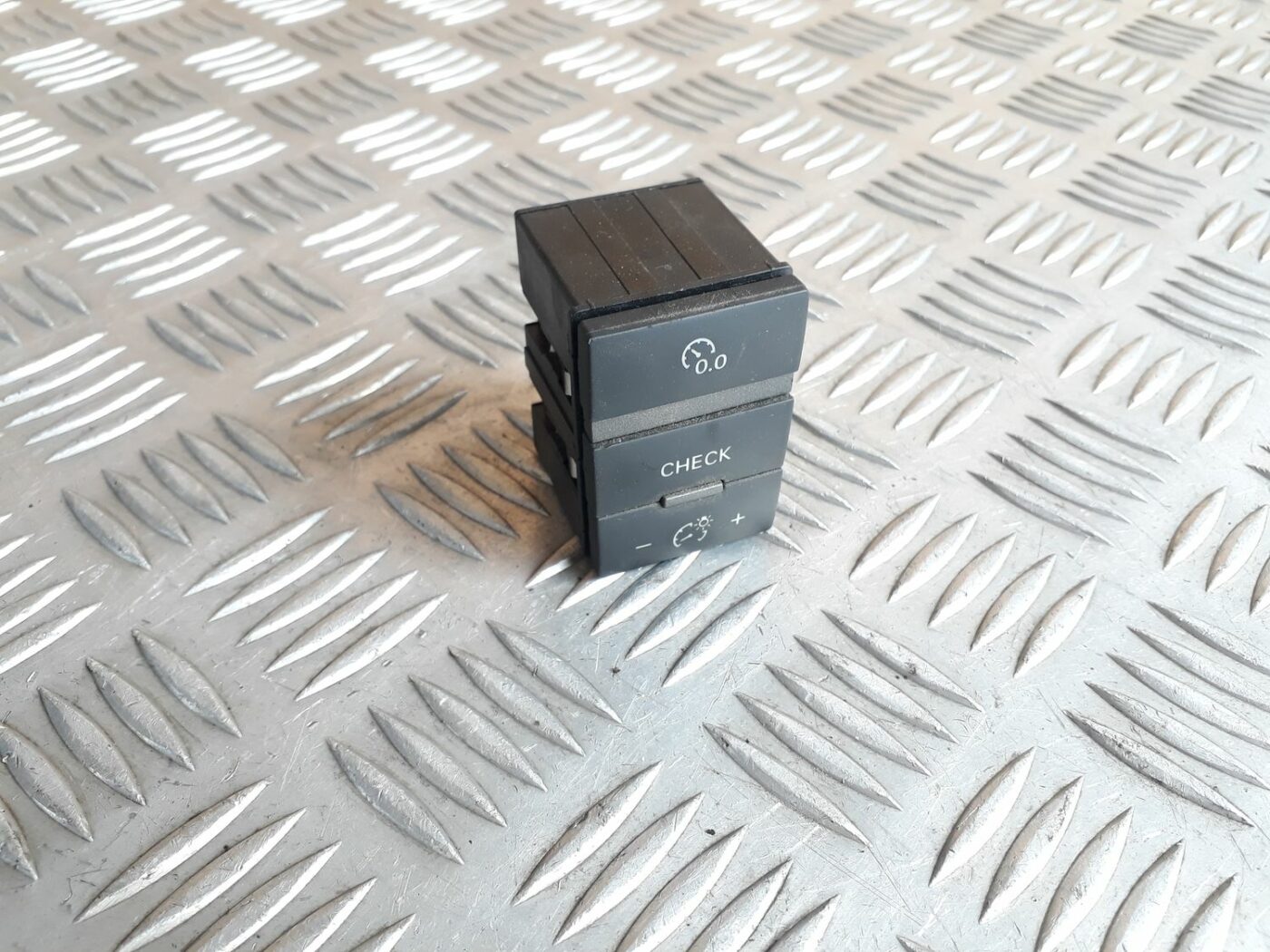 Mērinstrumentu paneļa pārslēgšanas pogas priekš AUDI A6 AVANT 2006 1 Mērinstrumentu paneļa pārslēgšanas pogas priekš AUDI A6 AVANT 2006