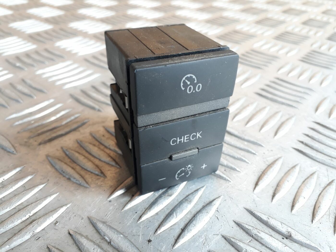 Mērinstrumentu paneļa pārslēgšanas pogas priekš AUDI A6 AVANT 2006 2 Mērinstrumentu paneļa pārslēgšanas pogas priekš AUDI A6 AVANT 2006