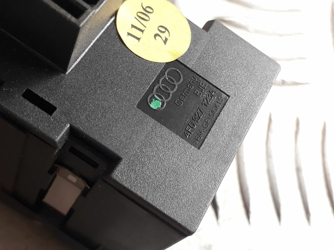 Mērinstrumentu paneļa pārslēgšanas pogas priekš AUDI A6 AVANT 2006 3 Mērinstrumentu paneļa pārslēgšanas pogas priekš AUDI A6 AVANT 2006