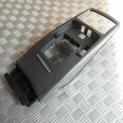 Centrālās konsoles (apdares) vidēja daļa priekš AUDI A6 AVANT 2006