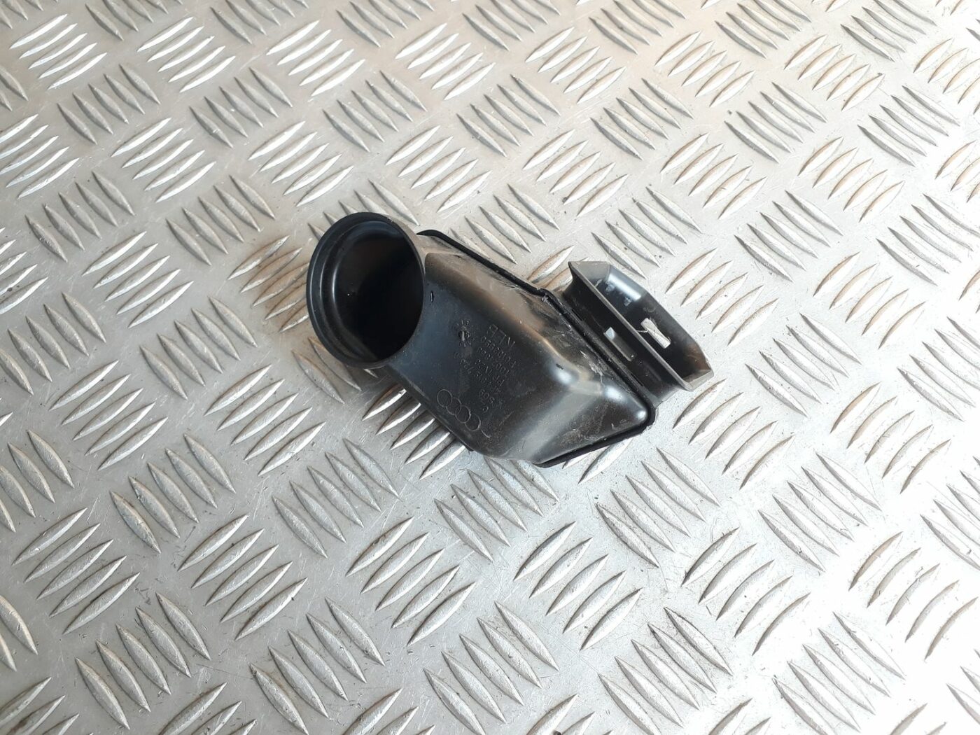 Salona gaisa vads priekš AUDI A6 AVANT 2006 2 Salona gaisa vads priekš AUDI A6 AVANT 2006