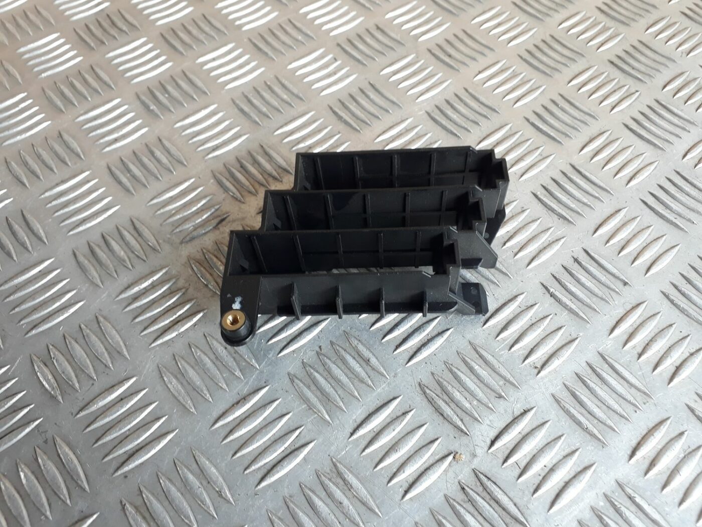 Drošinātāju relejas kaste priekš AUDI A6 AVANT 2006 2 Drošinātāju relejas kaste priekš AUDI A6 AVANT 2006