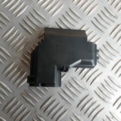 Drošinātāju kārbas korpusa vāks priekš AUDI A6 AVANT 2006