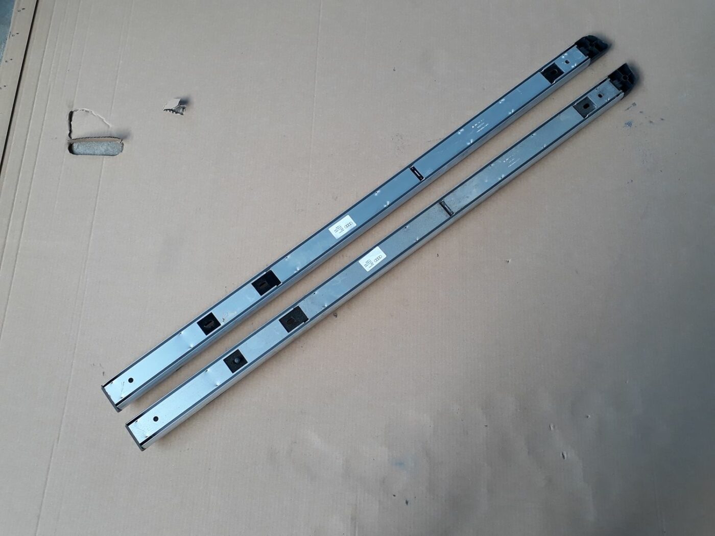 Kravas stirpināšanas reliņi bagažniekā priekš AUDI A6 AVANT 2006