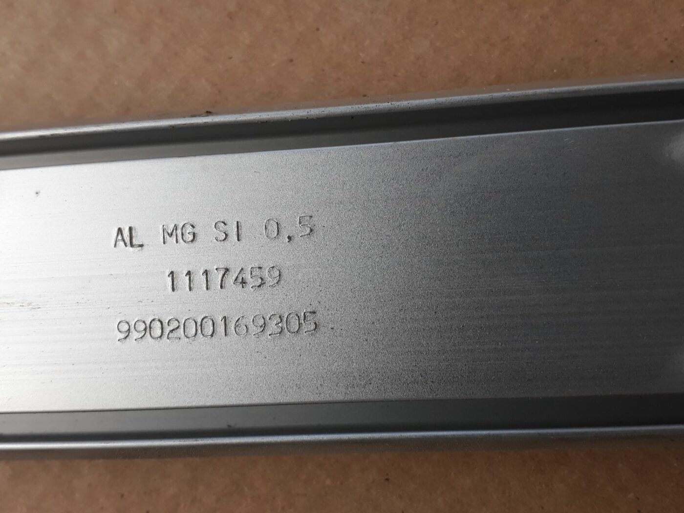 Kravas stirpināšanas reliņi bagažniekā priekš AUDI A6 AVANT 2006