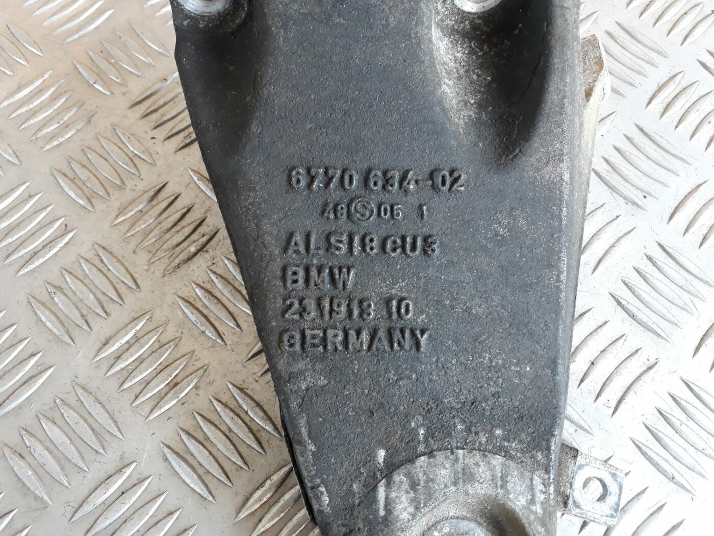 Dzinēja kronšteins priekš BMW 530D E61 2006 TOURING BLUE 3 Dzinēja kronšteins priekš BMW 530D E61 2006 TOURING BLUE