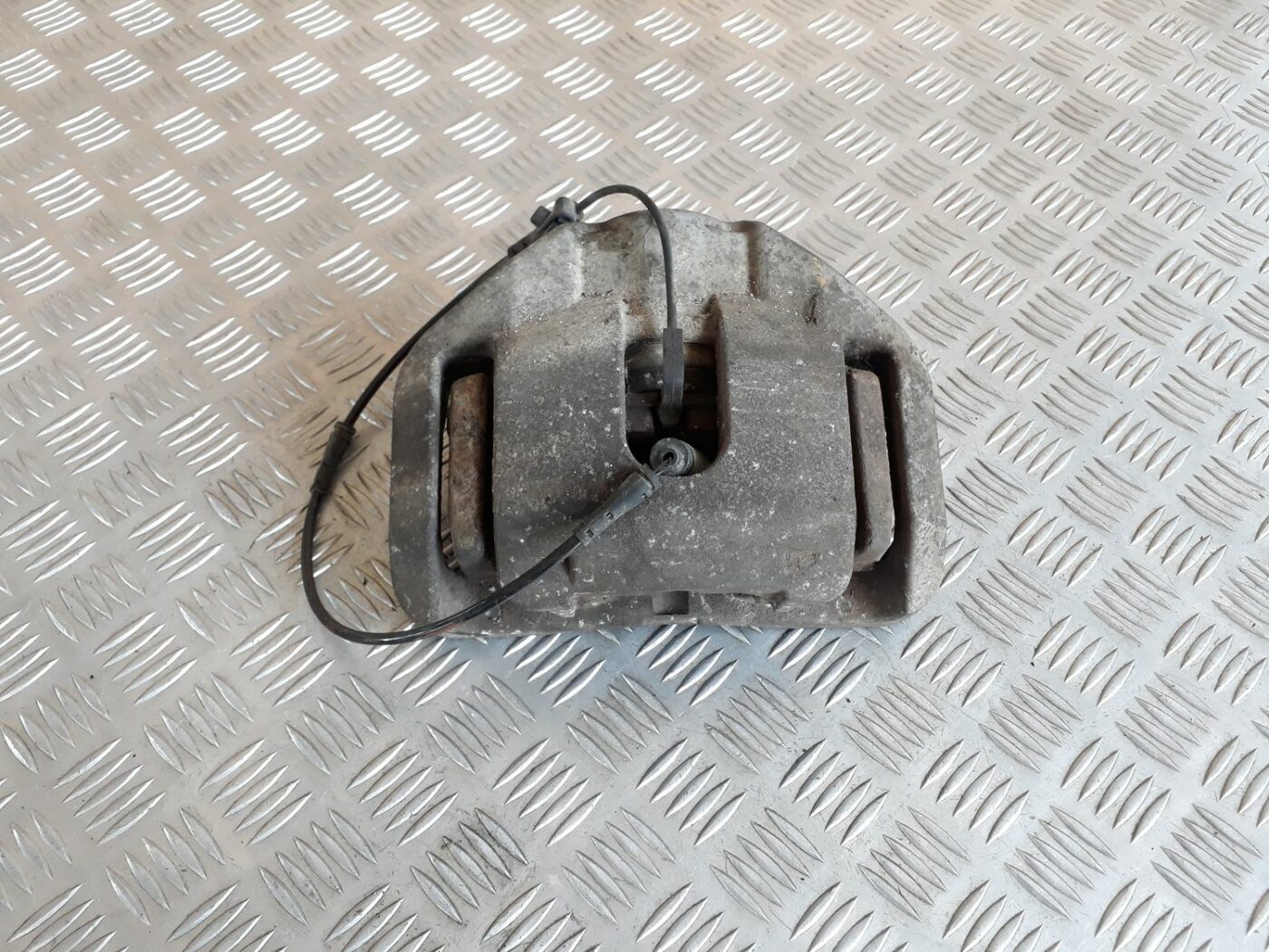 Priekšējais kreisais suports priekš BMW 530D E61 2006 TOURING BLUE 1 Priekšējais kreisais suports priekš BMW 530D E61 2006 TOURING BLUE