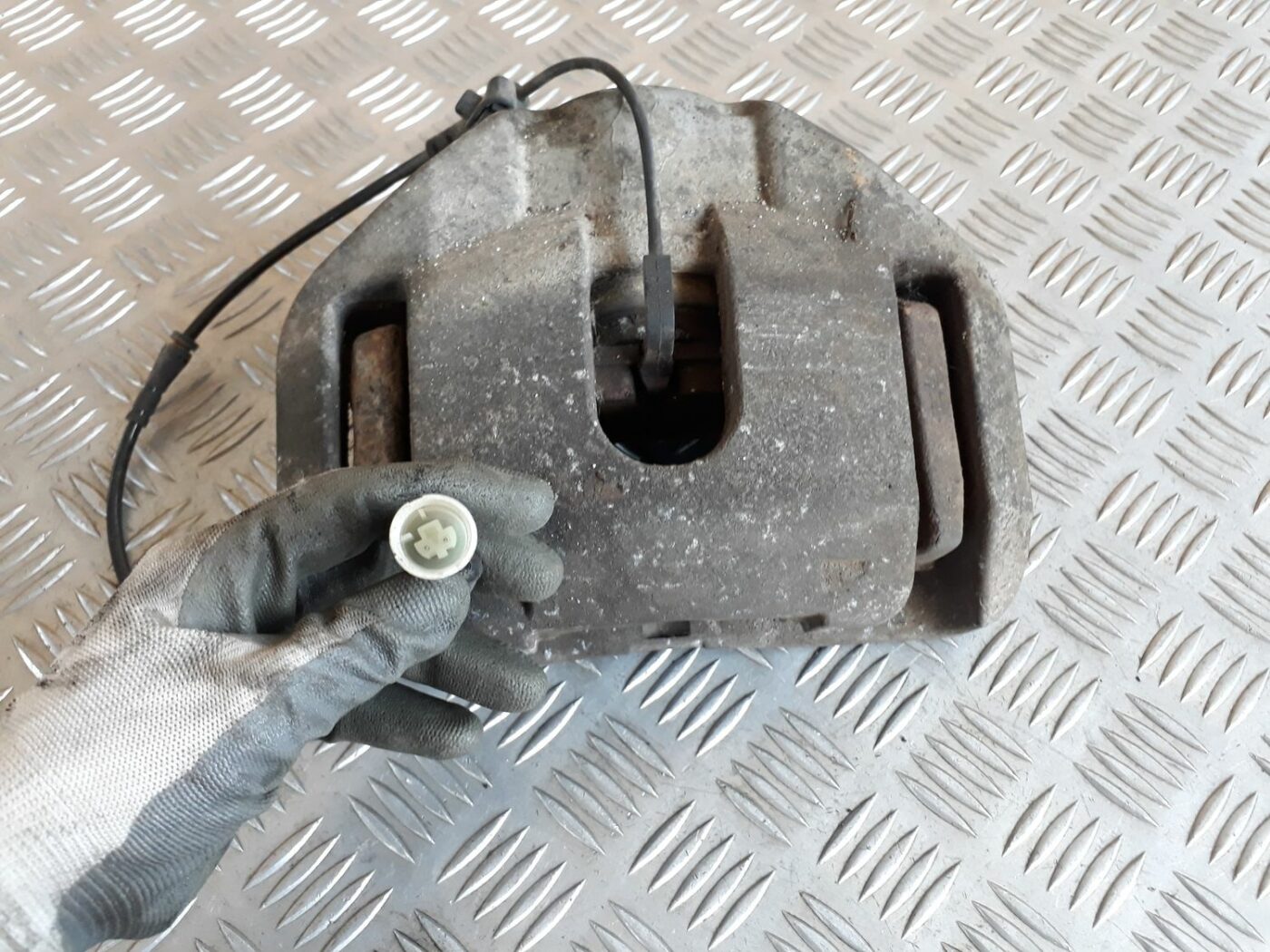 Priekšējais kreisais suports priekš BMW 530D E61 2006 TOURING BLUE 2 Priekšējais kreisais suports priekš BMW 530D E61 2006 TOURING BLUE