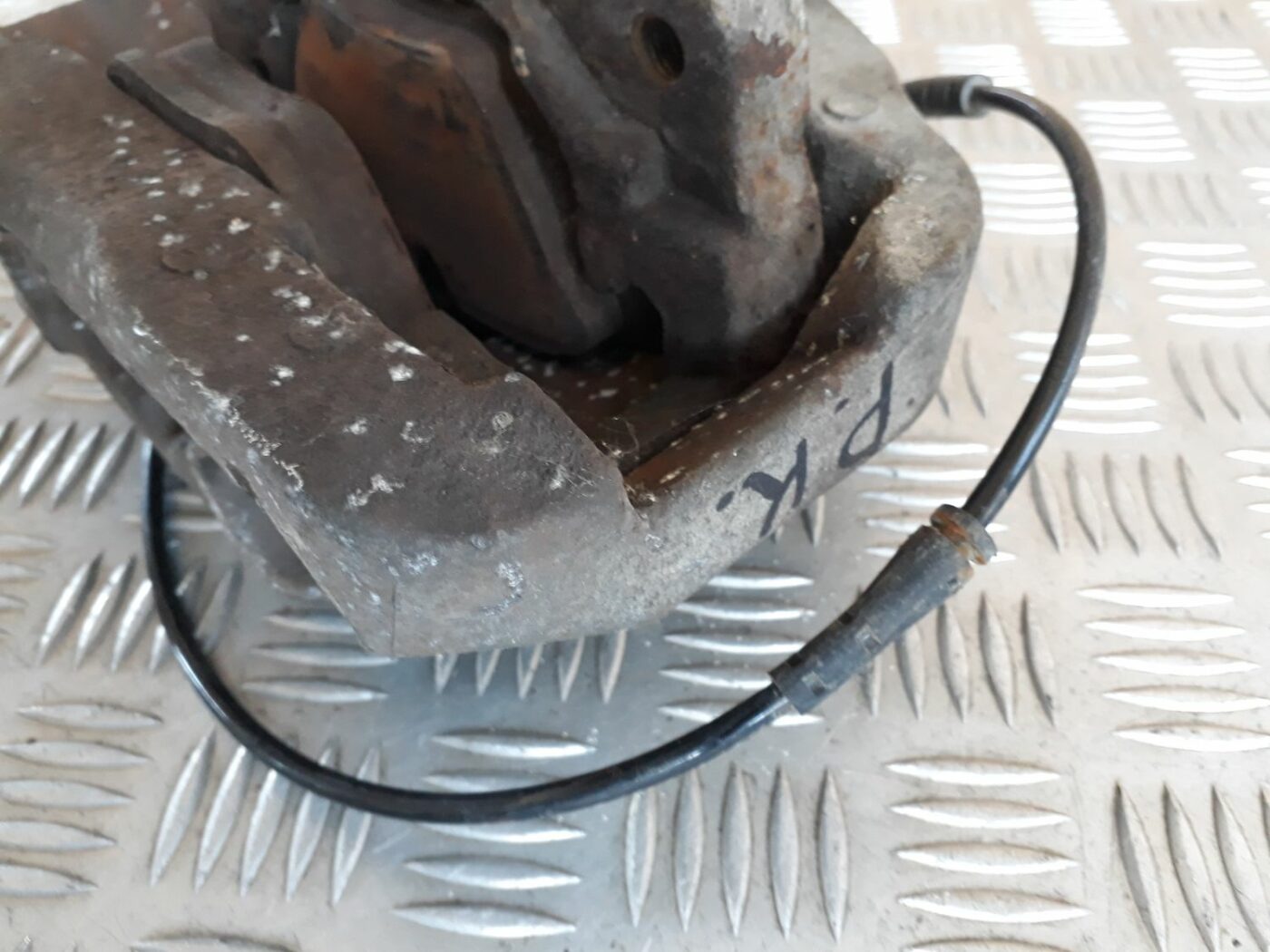 Priekšējais kreisais suports priekš BMW 530D E61 2006 TOURING BLUE 4 Priekšējais kreisais suports priekš BMW 530D E61 2006 TOURING BLUE