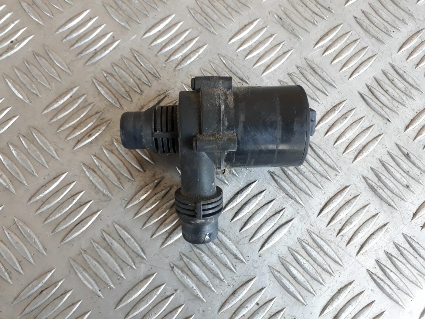 Apsildes radiatora vārsts priekš BMW 530D E61 2006 TOURING BLUE 4 Apsildes radiatora vārsts priekš BMW 530D E61 2006 TOURING BLUE