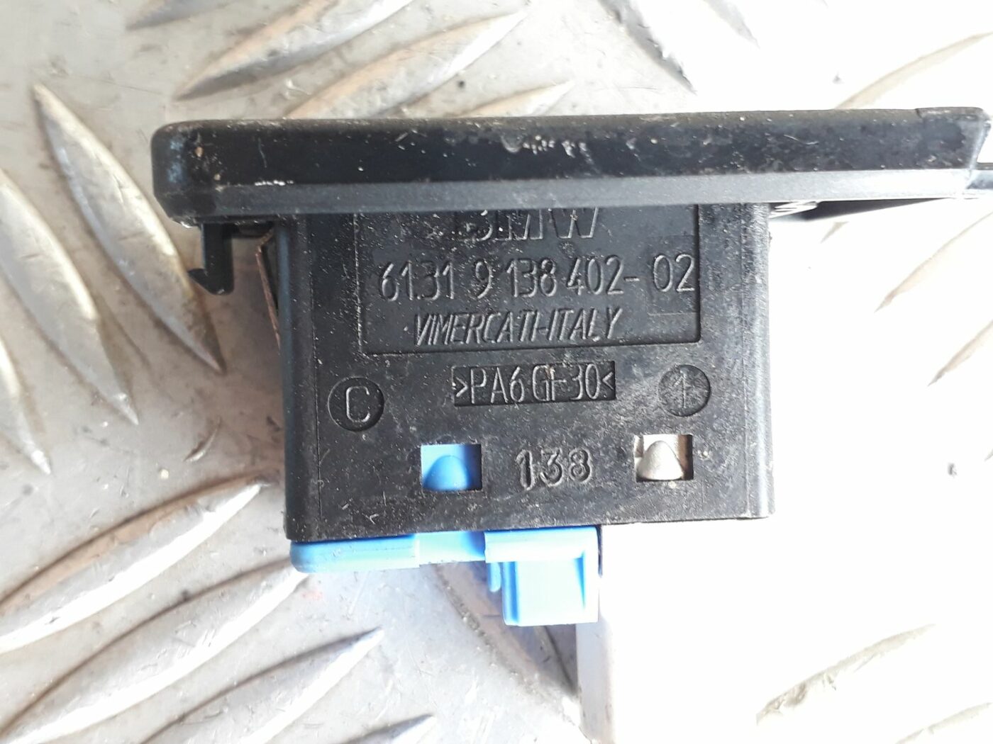 USB/AUX adapteris priekš BMW 530D E61 2006 TOURING BLUE 3 USB/AUX adapteris priekš BMW 530D E61 2006 TOURING BLUE