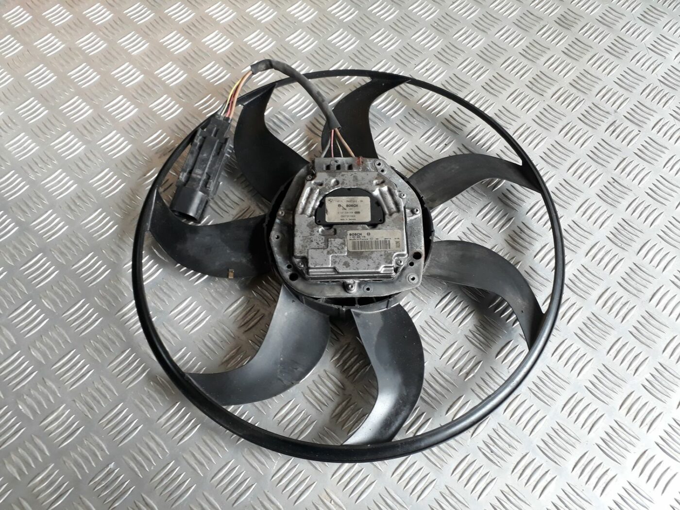 Dzesēšanas radiatora ventilators priekš BMW 530D E61 2006 TOURING BLUE 1 Dzesēšanas radiatora ventilators priekš BMW 530D E61 2006 TOURING BLUE