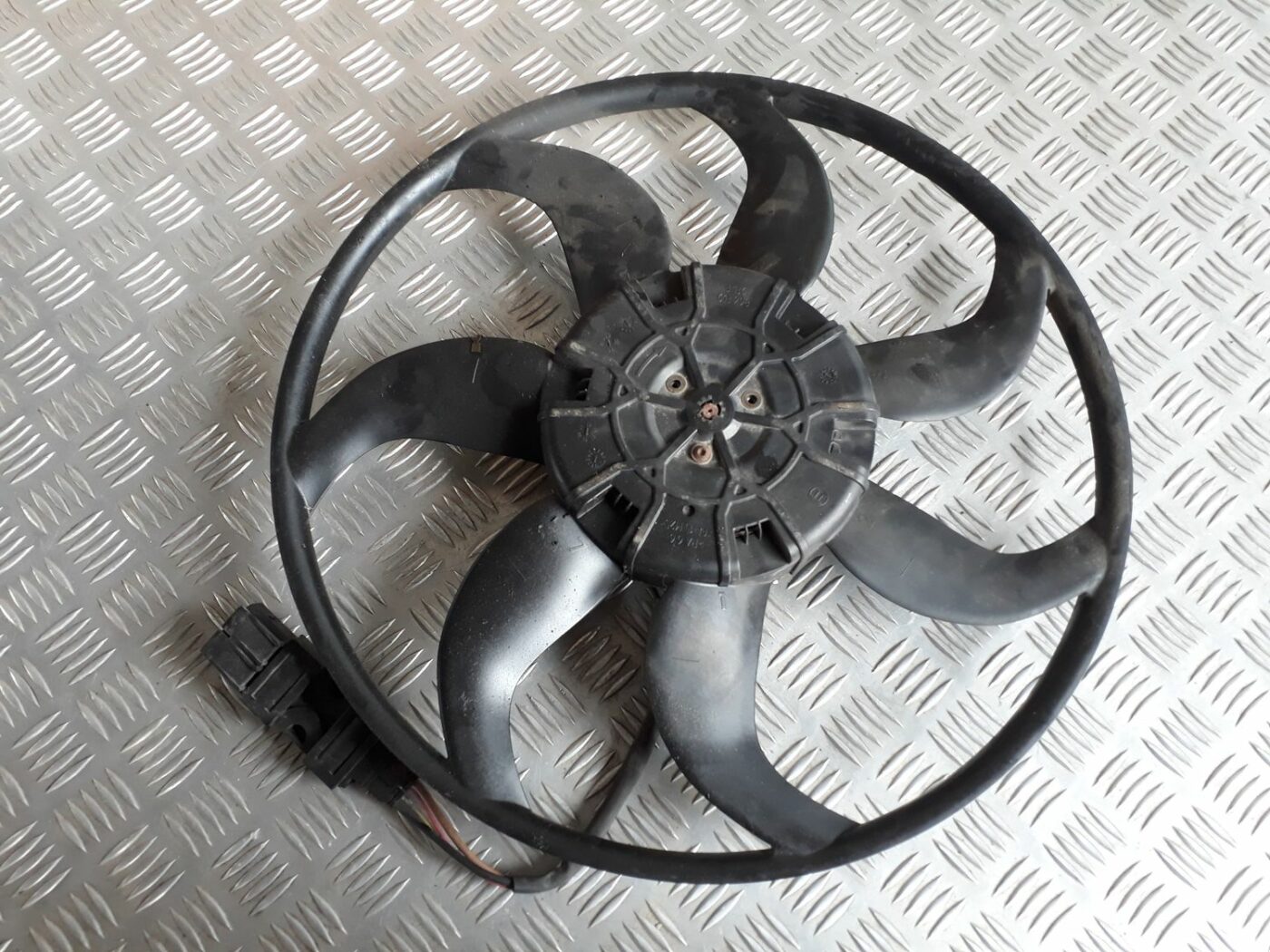 Dzesēšanas radiatora ventilators priekš BMW 530D E61 2006 TOURING BLUE 3 Dzesēšanas radiatora ventilators priekš BMW 530D E61 2006 TOURING BLUE