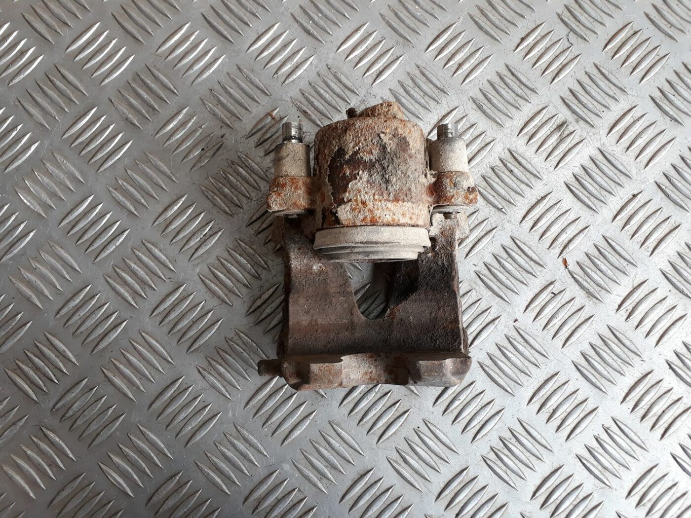 Priekšējais labais suports priekš SEAT IBIZA 2005 2 Priekšējais labais suports priekš SEAT IBIZA 2005