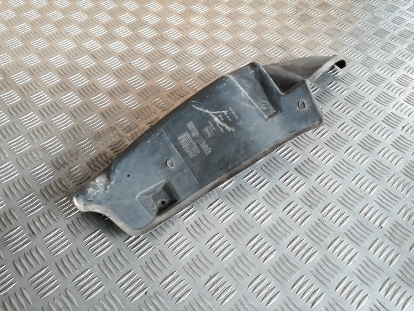 Ieliktņis starp spārnu un durvīm priekš SEAT IBIZA 2005 1 Ieliktņis starp spārnu un durvīm priekš SEAT IBIZA 2005