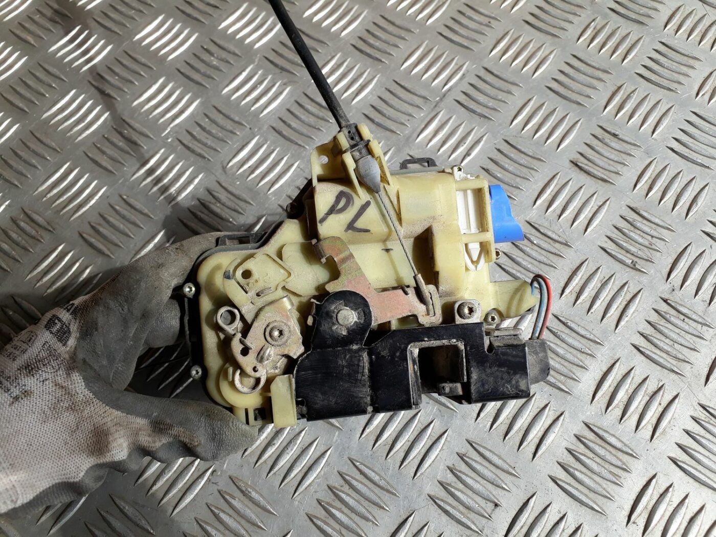 Priekšējo kreiso durvju slēdzene priekš SEAT IBIZA 2005 3 Priekšējo kreiso durvju slēdzene priekš SEAT IBIZA 2005