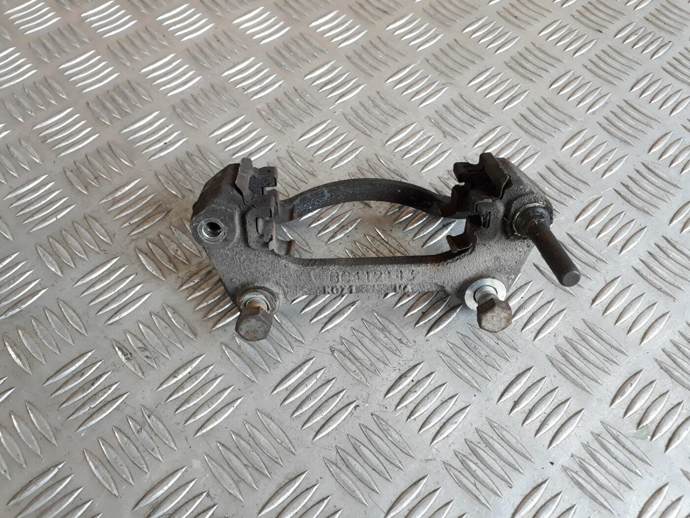 Priekšējā labā suporta rāmis priekš HYUNDAI I20 2011