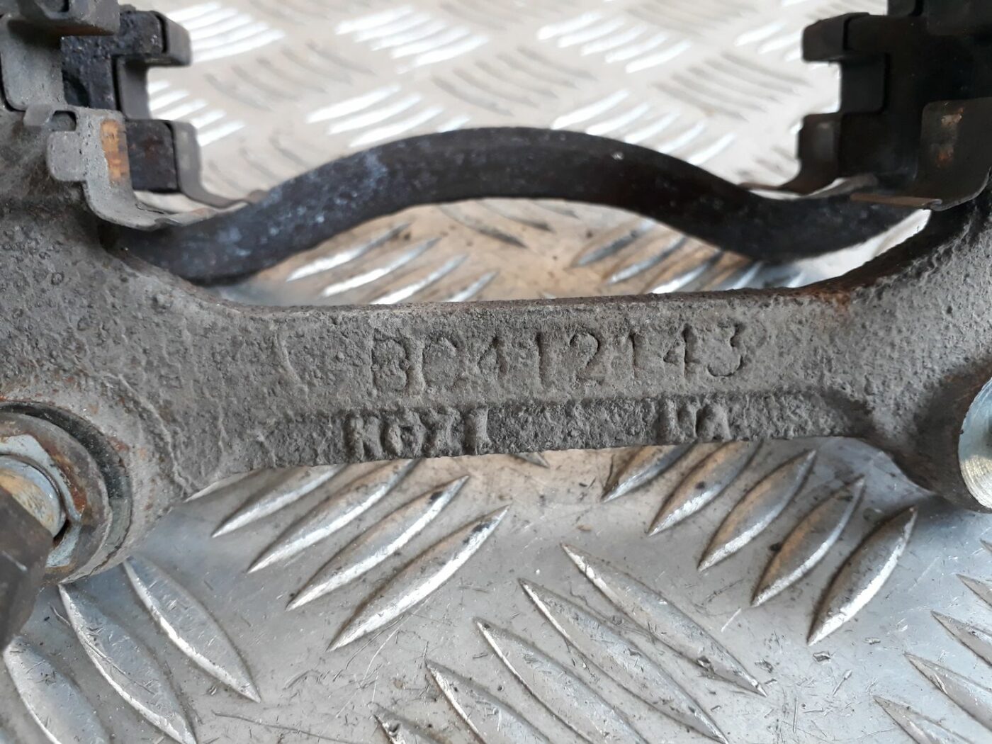 Priekšējā labā suporta rāmis priekš HYUNDAI I20 2011