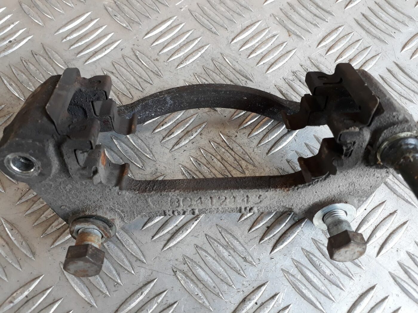 Priekšējā labā suporta rāmis priekš HYUNDAI I20 2011