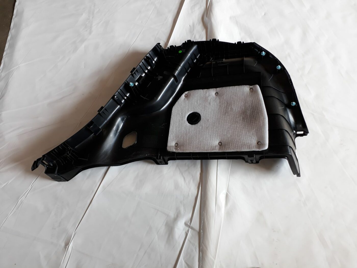 Bagāžnieka nodalījuma sānu apdare priekš HYUNDAI I20 2011