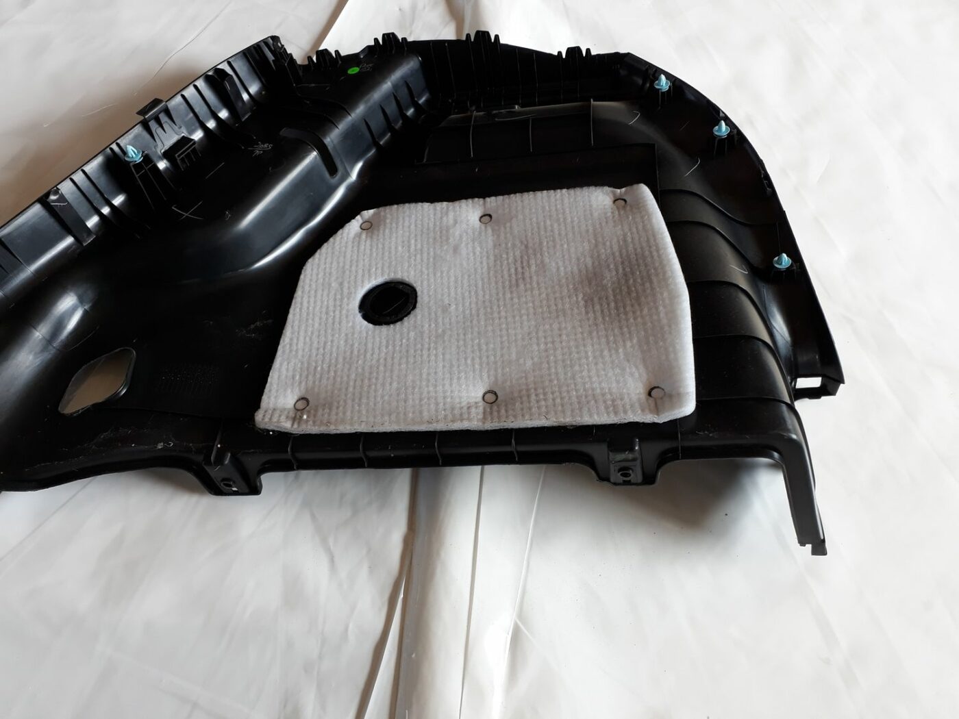 Bagāžnieka nodalījuma sānu apdare priekš HYUNDAI I20 2011