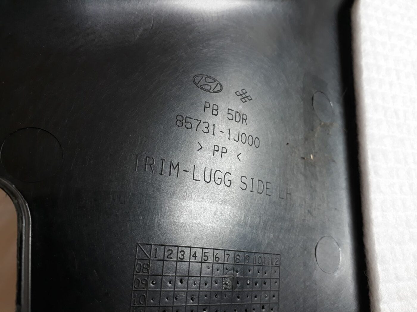 Bagāžnieka nodalījuma sānu apdare priekš HYUNDAI I20 2011