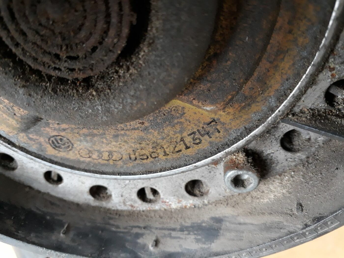 Dzesēšanas radiatora ventilators priekš AUDI A4 1999 2 Dzesēšanas radiatora ventilators priekš AUDI A4 1999