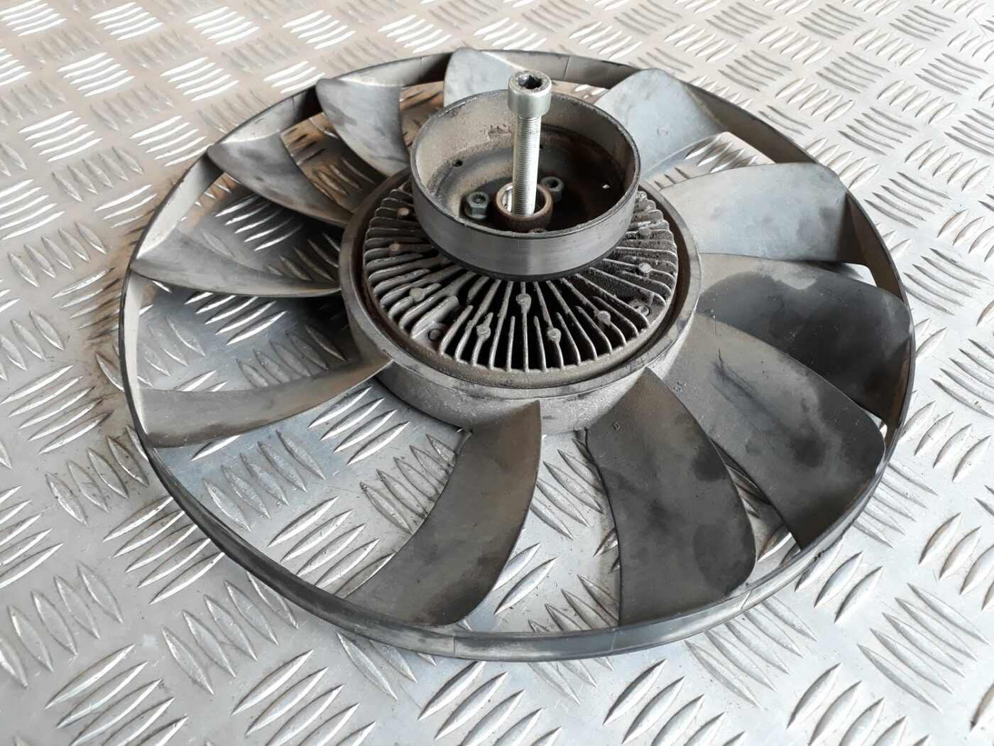 Dzesēšanas radiatora ventilators priekš AUDI A4 1999 3 Dzesēšanas radiatora ventilators priekš AUDI A4 1999