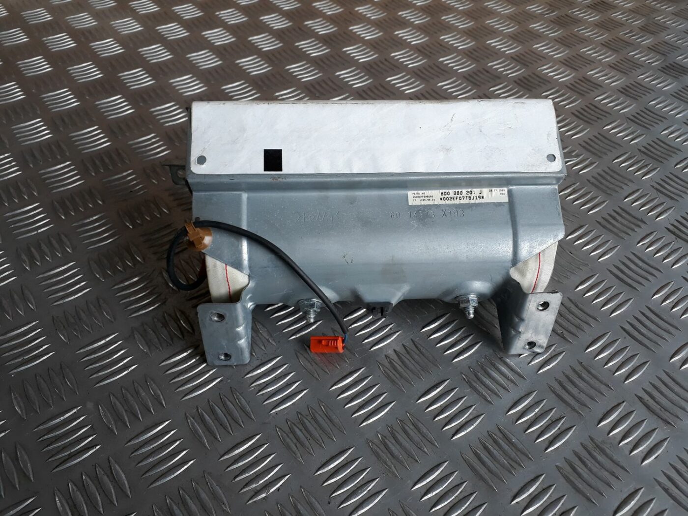 Mērinstrumentu paneļa drošības spilvens priekš AUDI A4 1999 7 Mērinstrumentu paneļa drošības spilvens priekš AUDI A4 1999