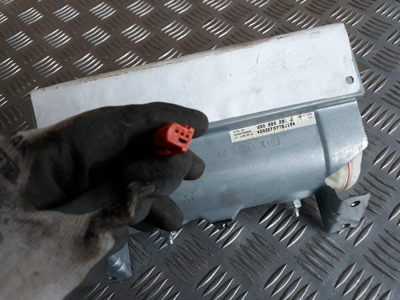 Mērinstrumentu paneļa drošības spilvens priekš AUDI A4 1999 6 Mērinstrumentu paneļa drošības spilvens priekš AUDI A4 1999