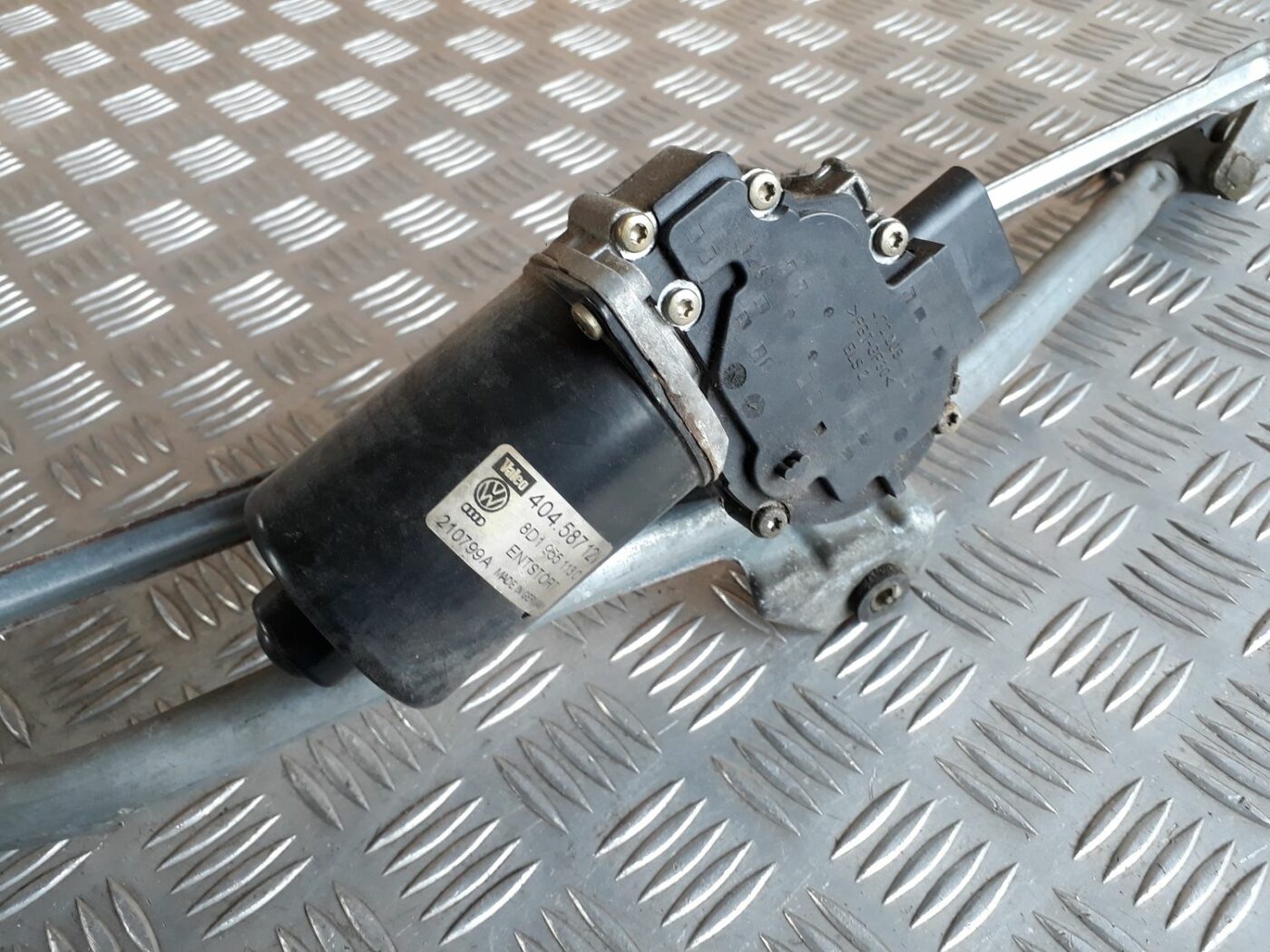 Vējstikla tīrīšanas mehānisms priekš AUDI A4 1999 2 Vējstikla tīrīšanas mehānisms priekš AUDI A4 1999