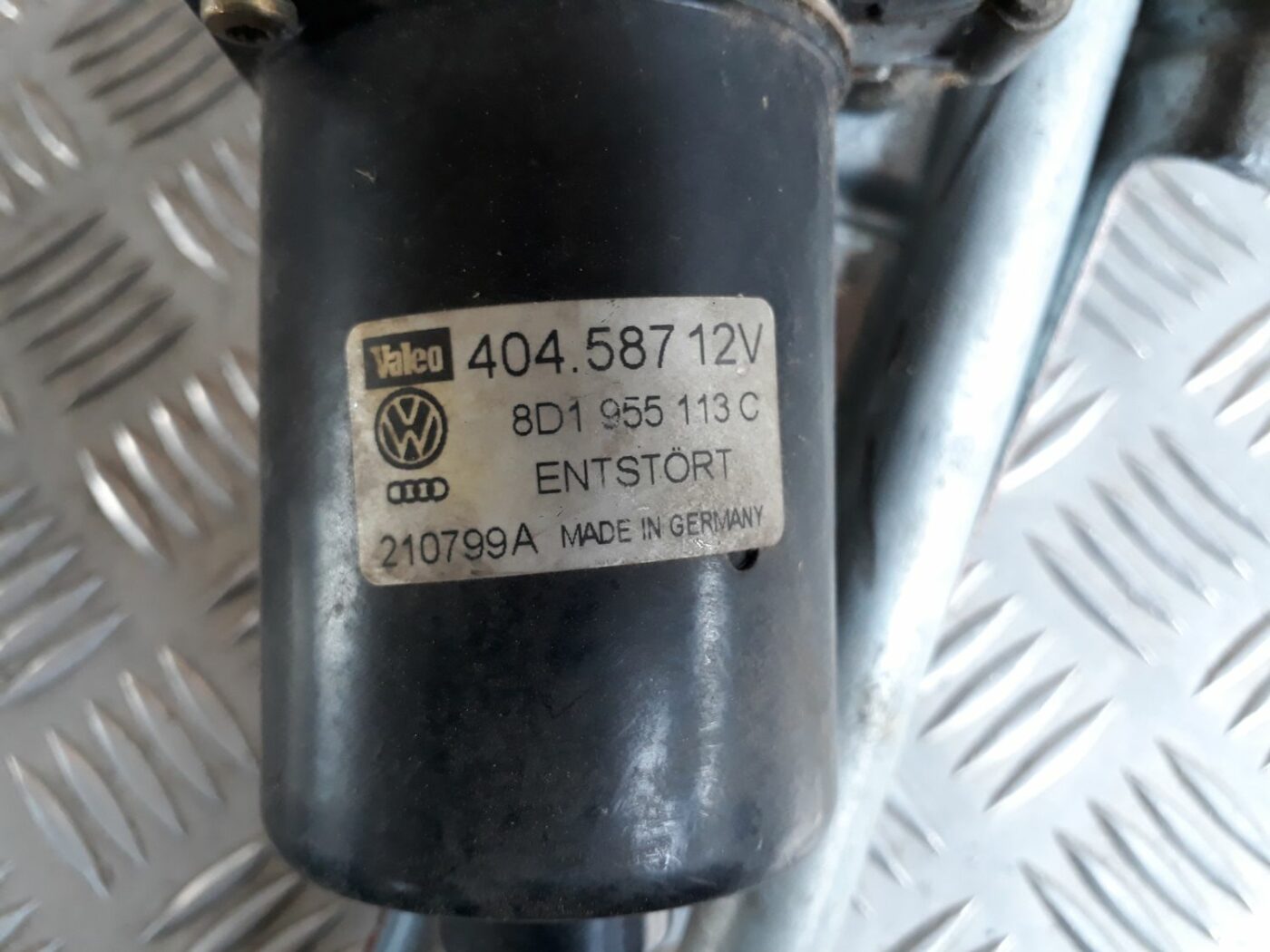 Vējstikla tīrīšanas mehānisms priekš AUDI A4 1999 9 Vējstikla tīrīšanas mehānisms priekš AUDI A4 1999