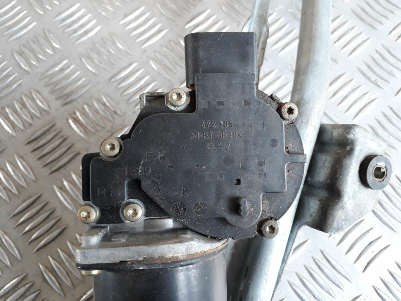 Vējstikla tīrīšanas mehānisms priekš AUDI A4 1999 8 Vējstikla tīrīšanas mehānisms priekš AUDI A4 1999