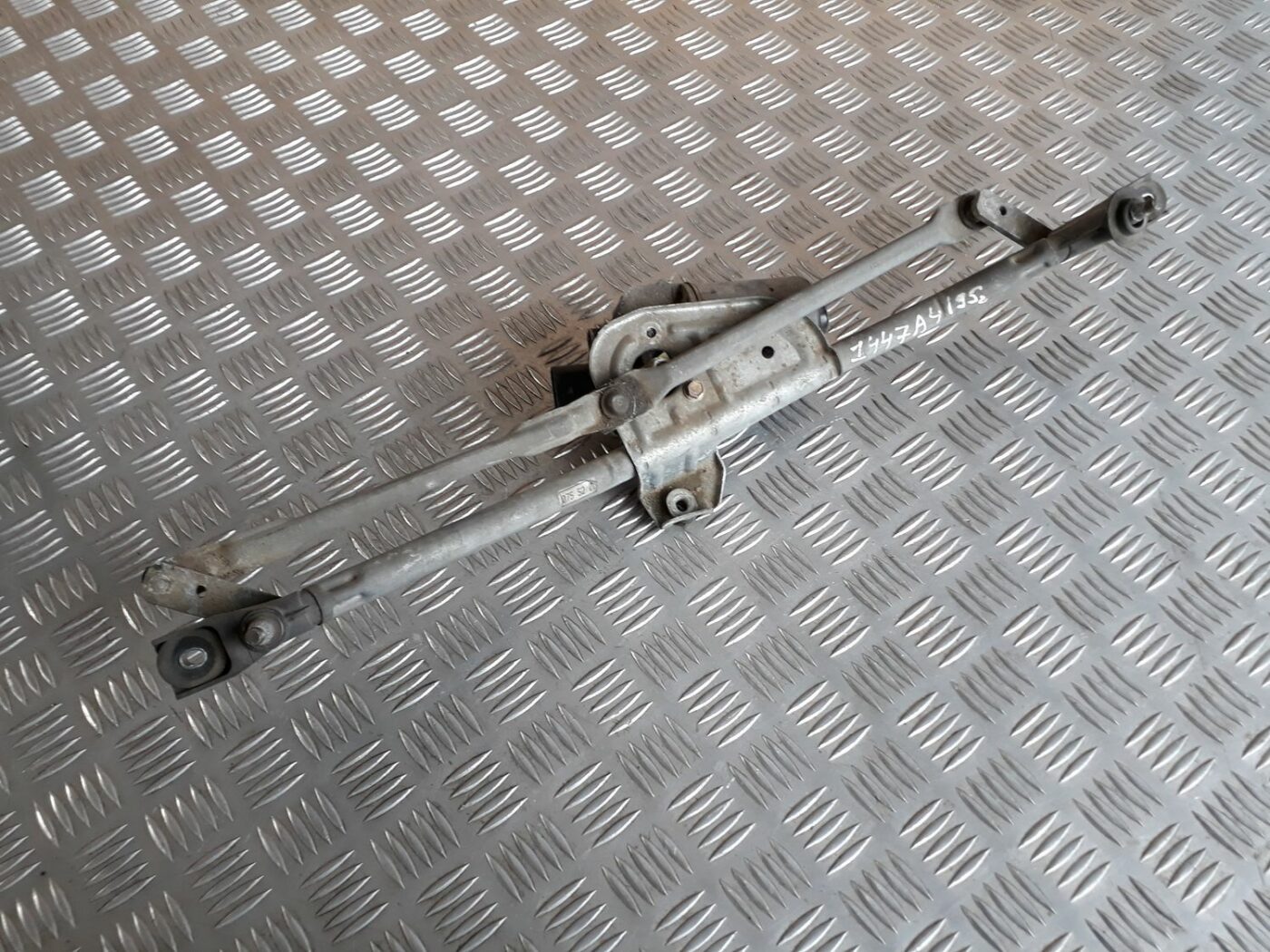 Vējstikla tīrīšanas mehānisms priekš AUDI A4 1999 5 Vējstikla tīrīšanas mehānisms priekš AUDI A4 1999