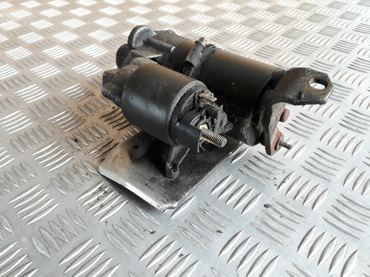 Starteris priekš AUDI A4 1999 5 Starteris priekš AUDI A4 1999