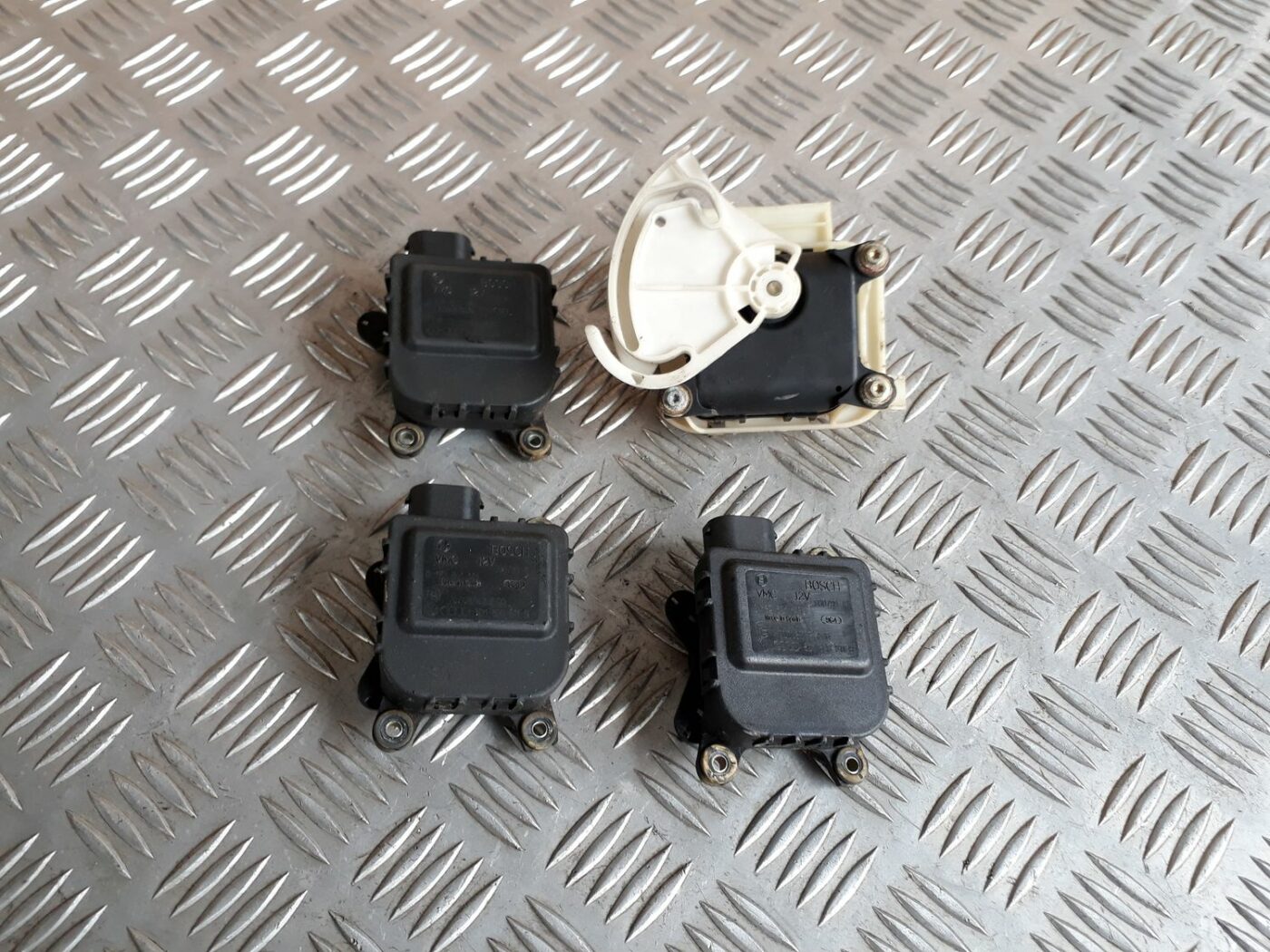 Apsildes sistēmas aktuators priekš AUDI A4 1999