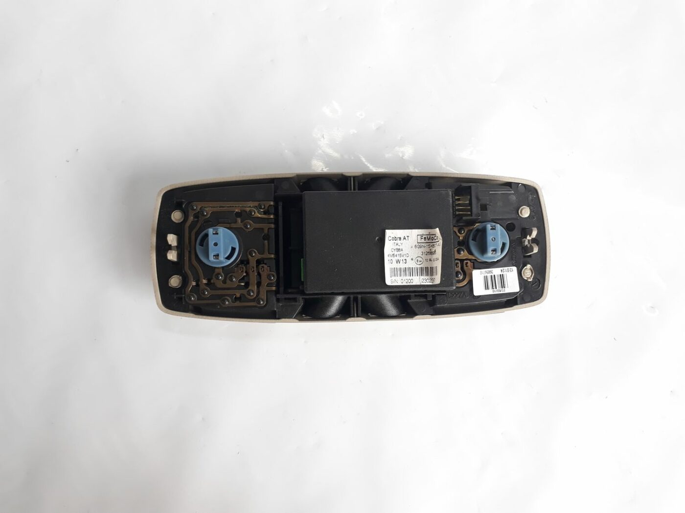 Aizmugurējo sēdvietu apgaismojums priekš VOLVO V70 2010 2 Aizmugurējo sēdvietu apgaismojums priekš VOLVO V70 2010