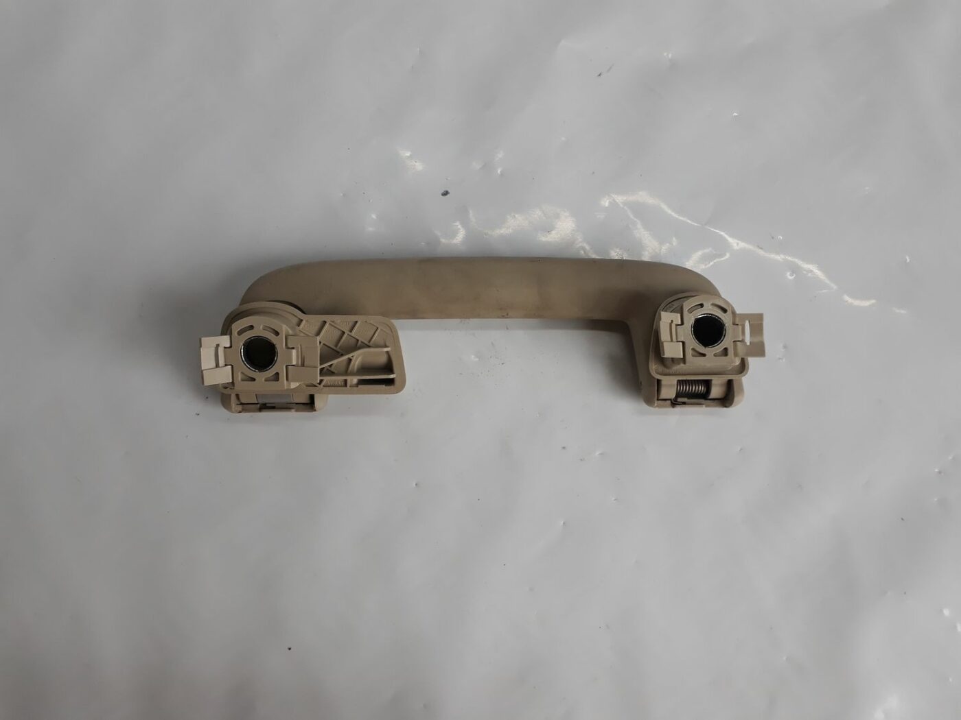 Salona rokturis griestos priekš VOLVO V70 2010 2 Salona rokturis griestos priekš VOLVO V70 2010