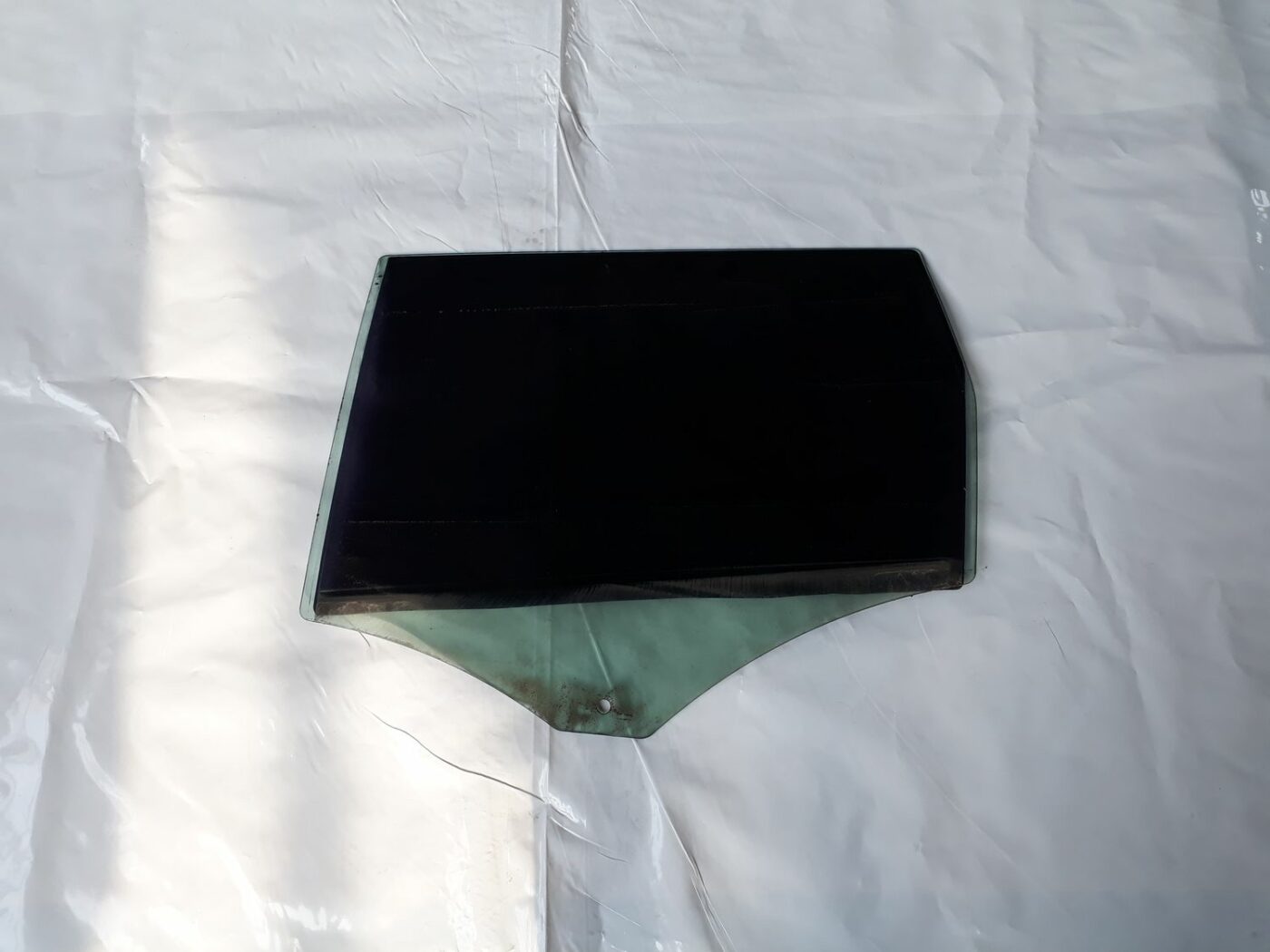 Aizmugurējo kreiso durvju stikls priekš VOLVO V70 2010 1 Aizmugurējo kreiso durvju stikls priekš VOLVO V70 2010