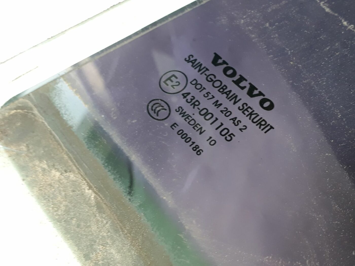 Aizmugurējo kreiso durvju stikls priekš VOLVO V70 2010 2 Aizmugurējo kreiso durvju stikls priekš VOLVO V70 2010