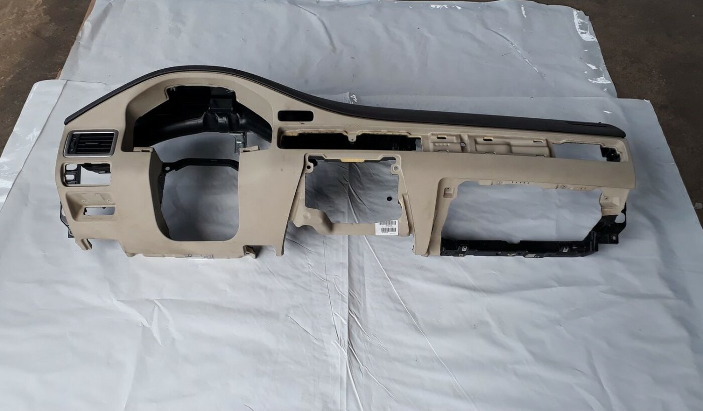 Mērinstrumentu panelis priekš VOLVO V70 2010 1 Mērinstrumentu panelis priekš VOLVO V70 2010
