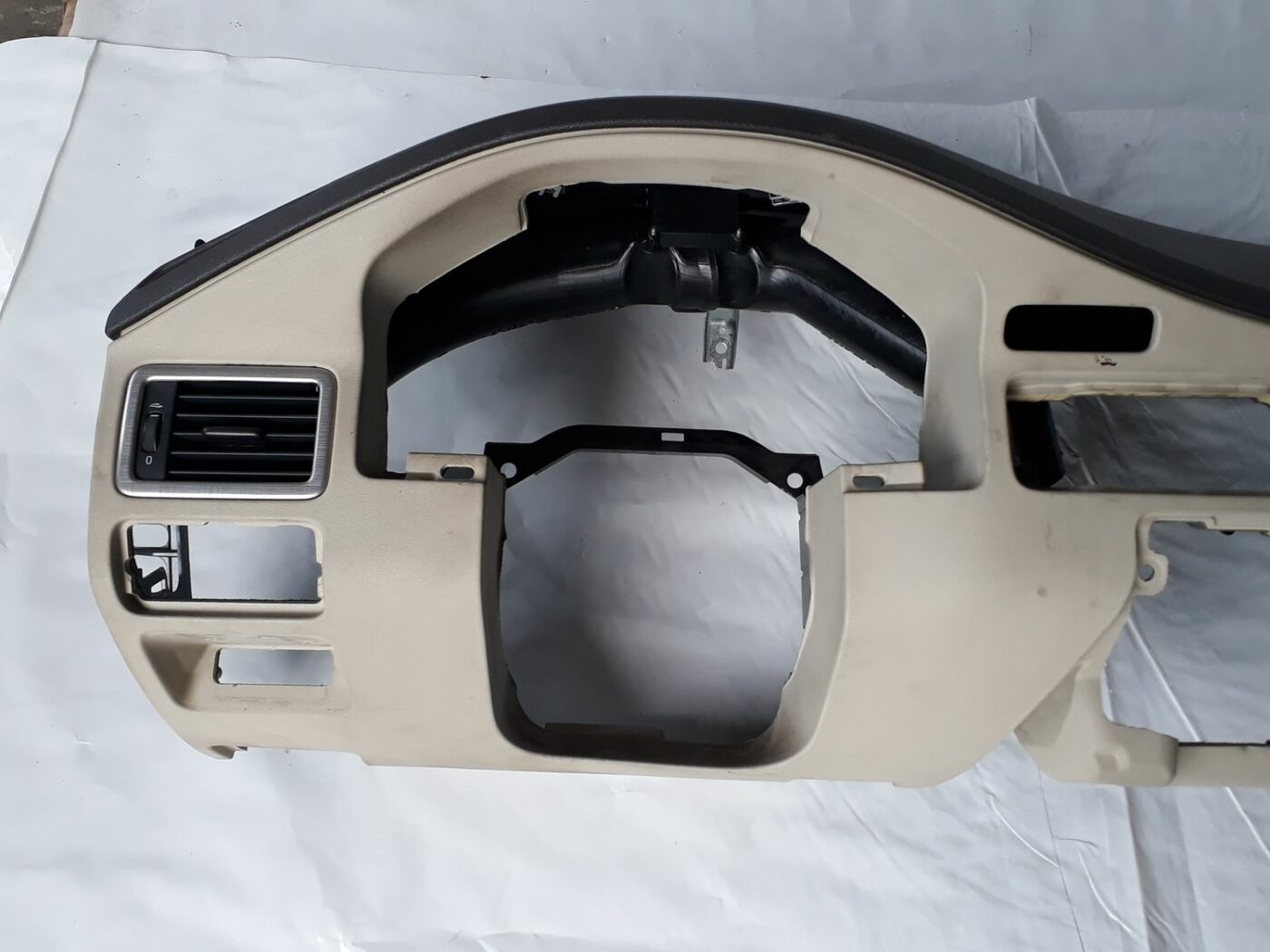 Mērinstrumentu panelis priekš VOLVO V70 2010 2 Mērinstrumentu panelis priekš VOLVO V70 2010