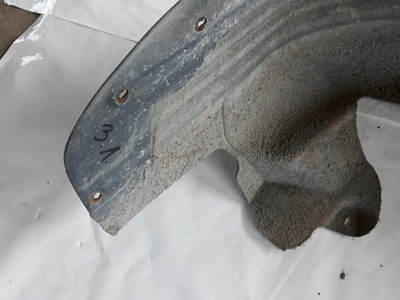 Aizmugurējais kreisais paspārns priekš VOLVO V70 2010 2 Aizmugurējais kreisais paspārns priekš VOLVO V70 2010