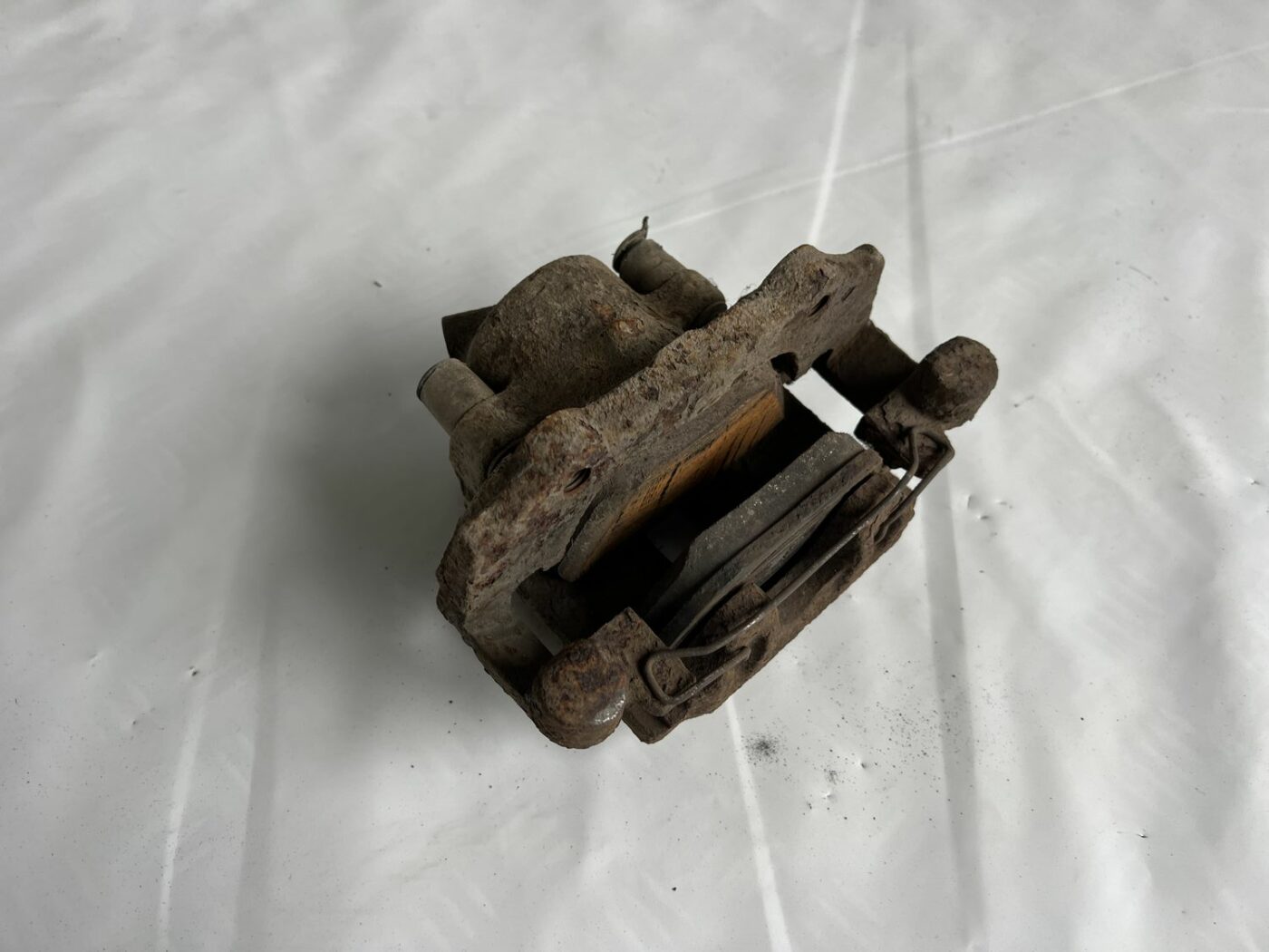 Priekšējais kreisais suports priekš VOLVO V70 2000 4 Priekšējais kreisais suports priekš VOLVO V70 2000