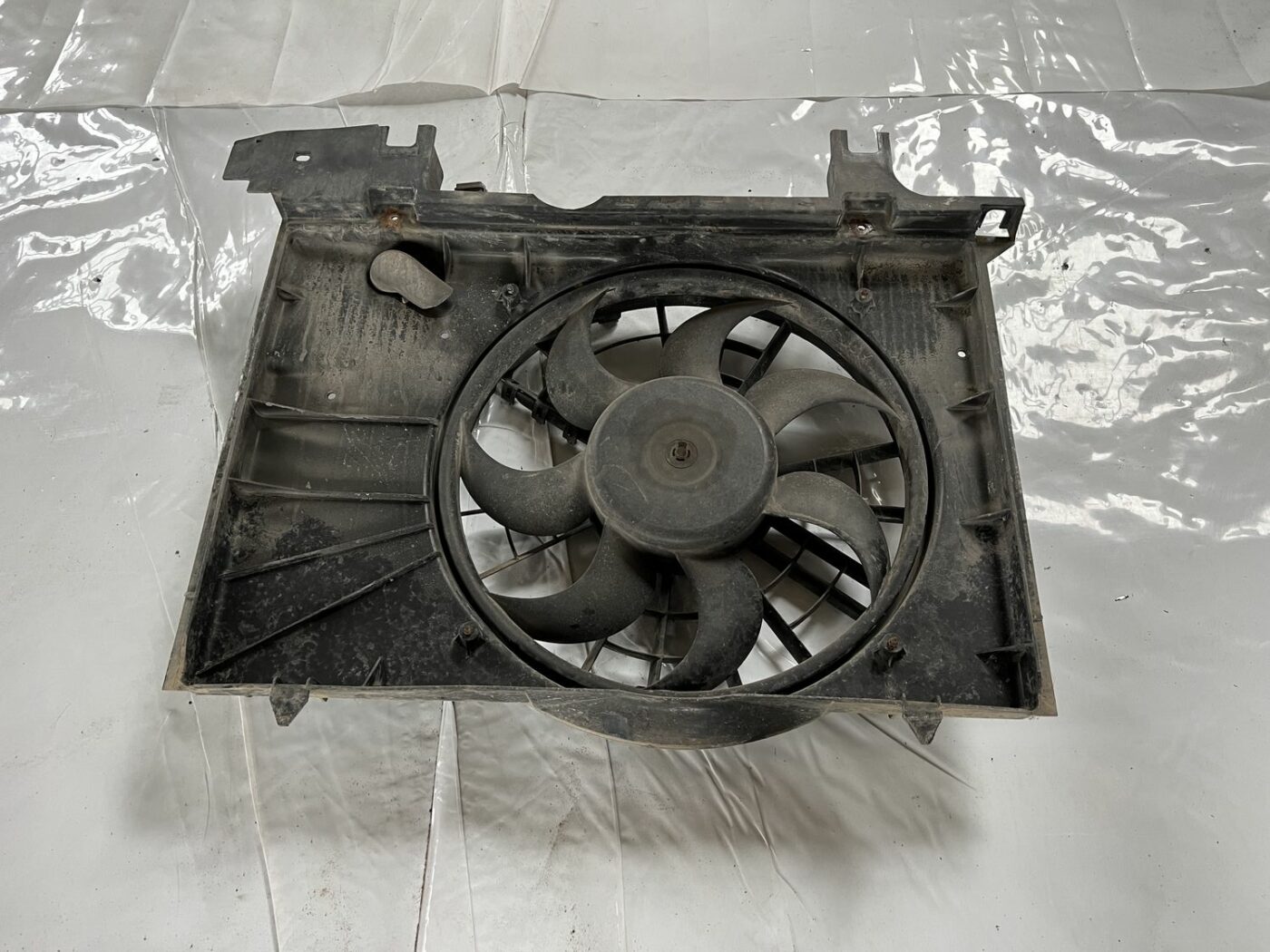 Dzesēšanas radiatora ventilators priekš VOLVO V70 2000 3 Dzesēšanas radiatora ventilators priekš VOLVO V70 2000