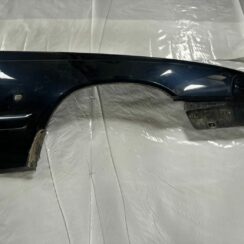 Priekšējais labais spārns priekš VOLVO V70 2000