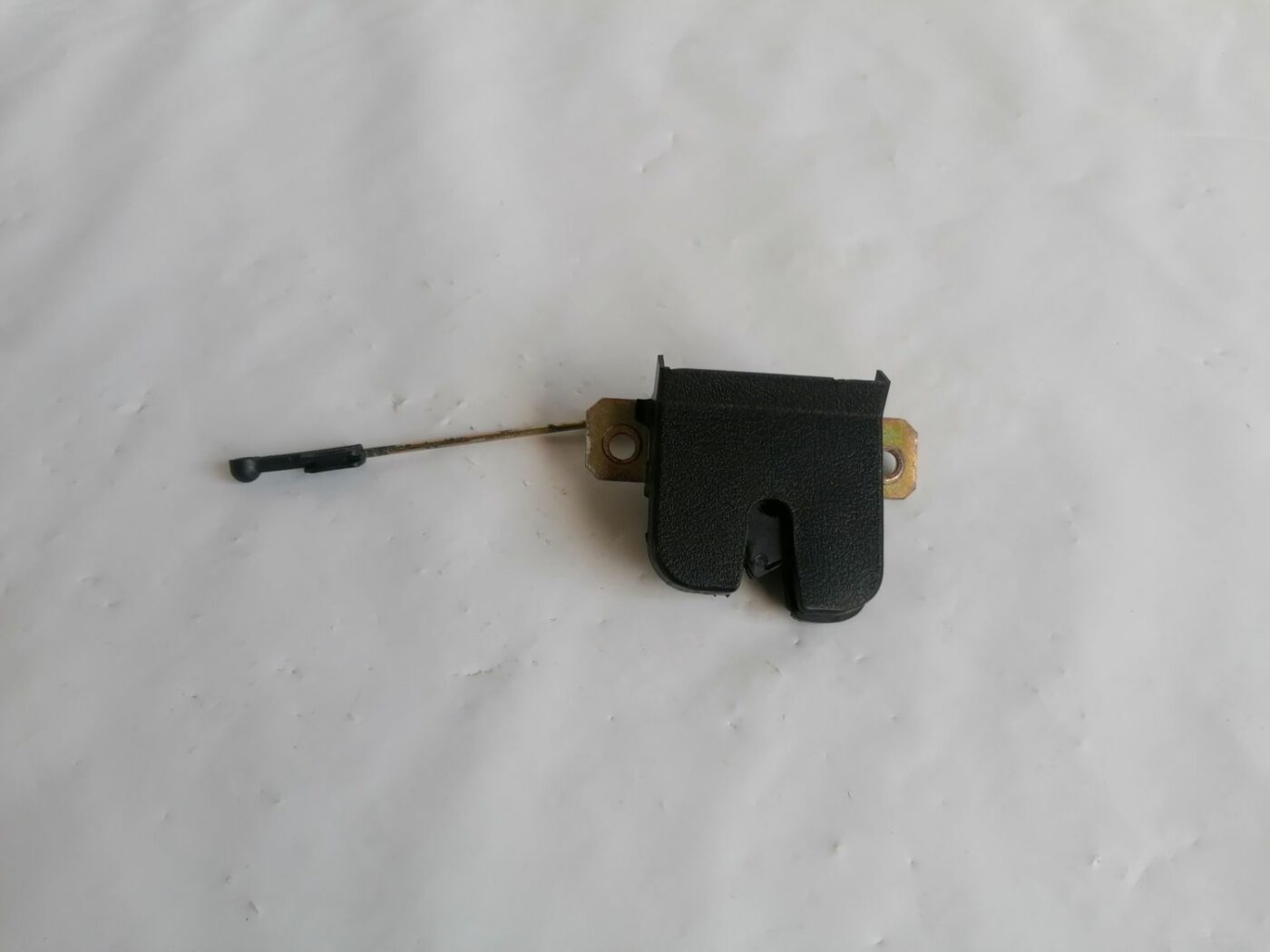 Bagāžnieka vāka slēdzene priekš VW NEW BEETLE 2001 1 Bagāžnieka vāka slēdzene priekš VW NEW BEETLE 2001